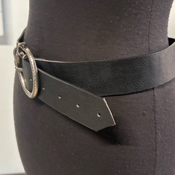 ❤️ Black Vegan Leather Silver Snake Belt- Medium - Picture 4 of 5